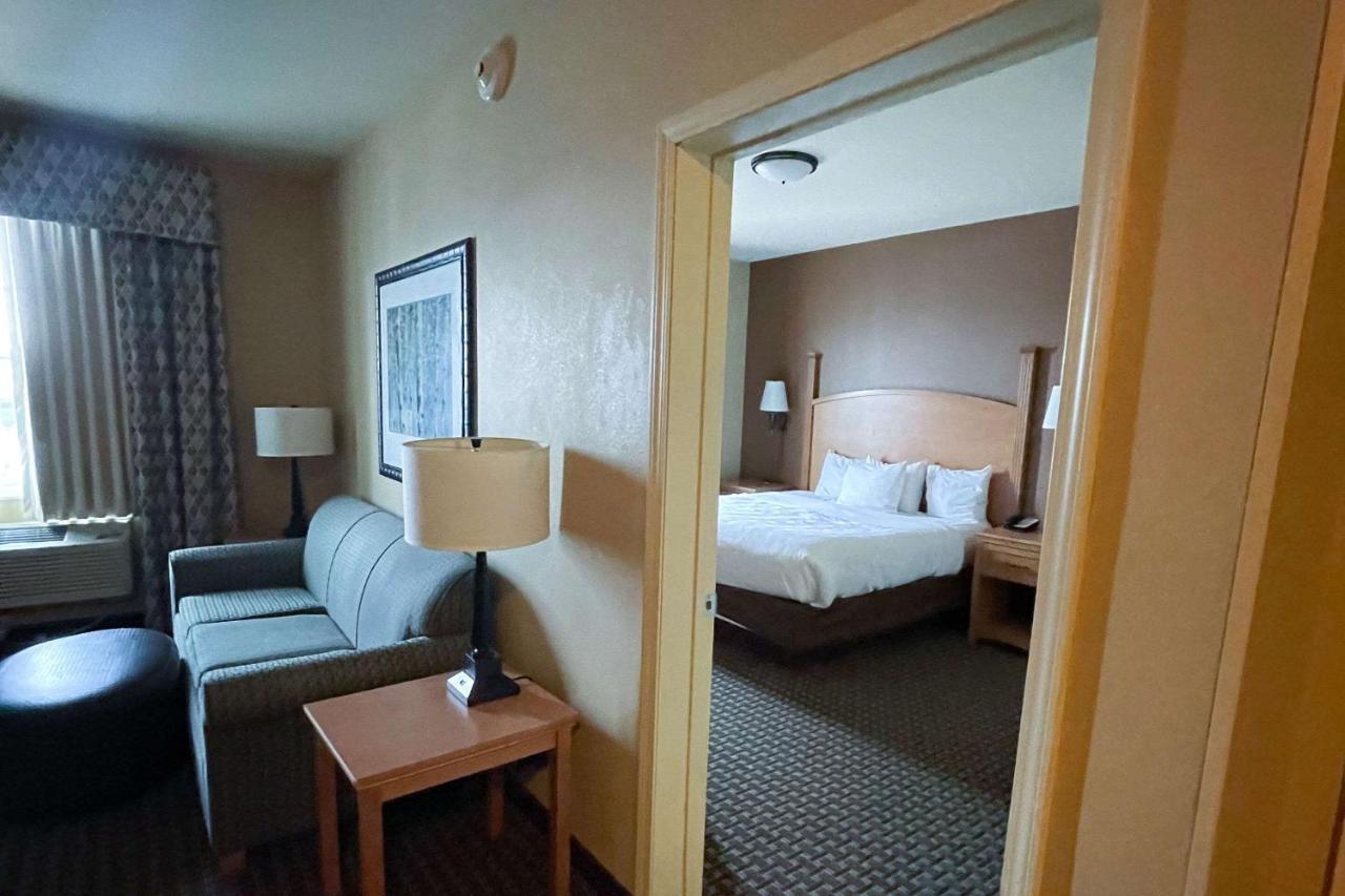 Mainstay Suites Williston Exteriör bild